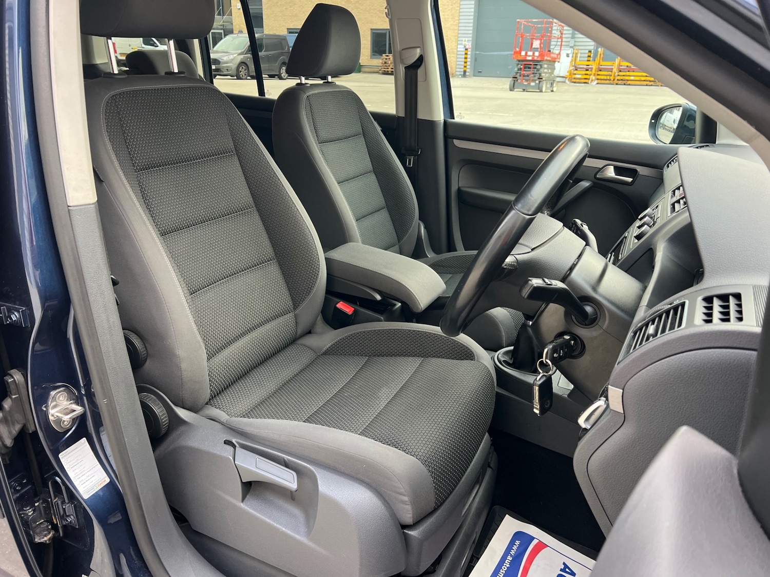 Used Volkswagen Touran 2010 for sale - 77061893: Photo 11