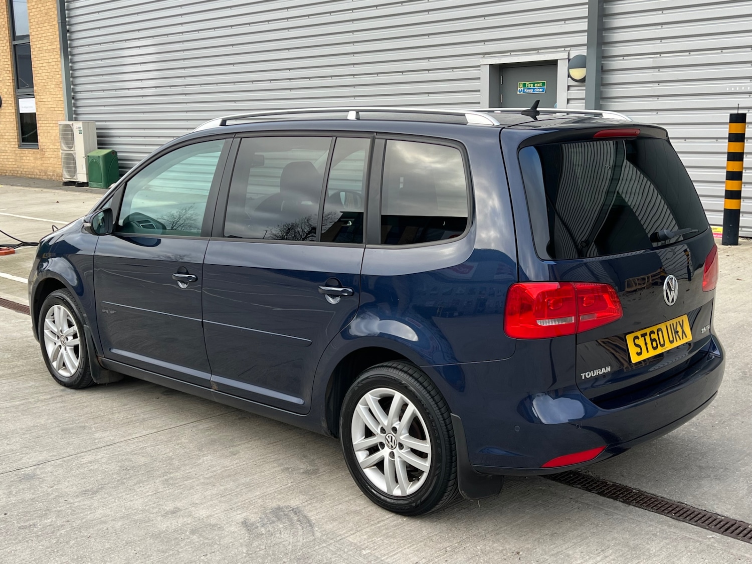 Used Volkswagen Touran 2010 for sale - 77061893: Photo 4