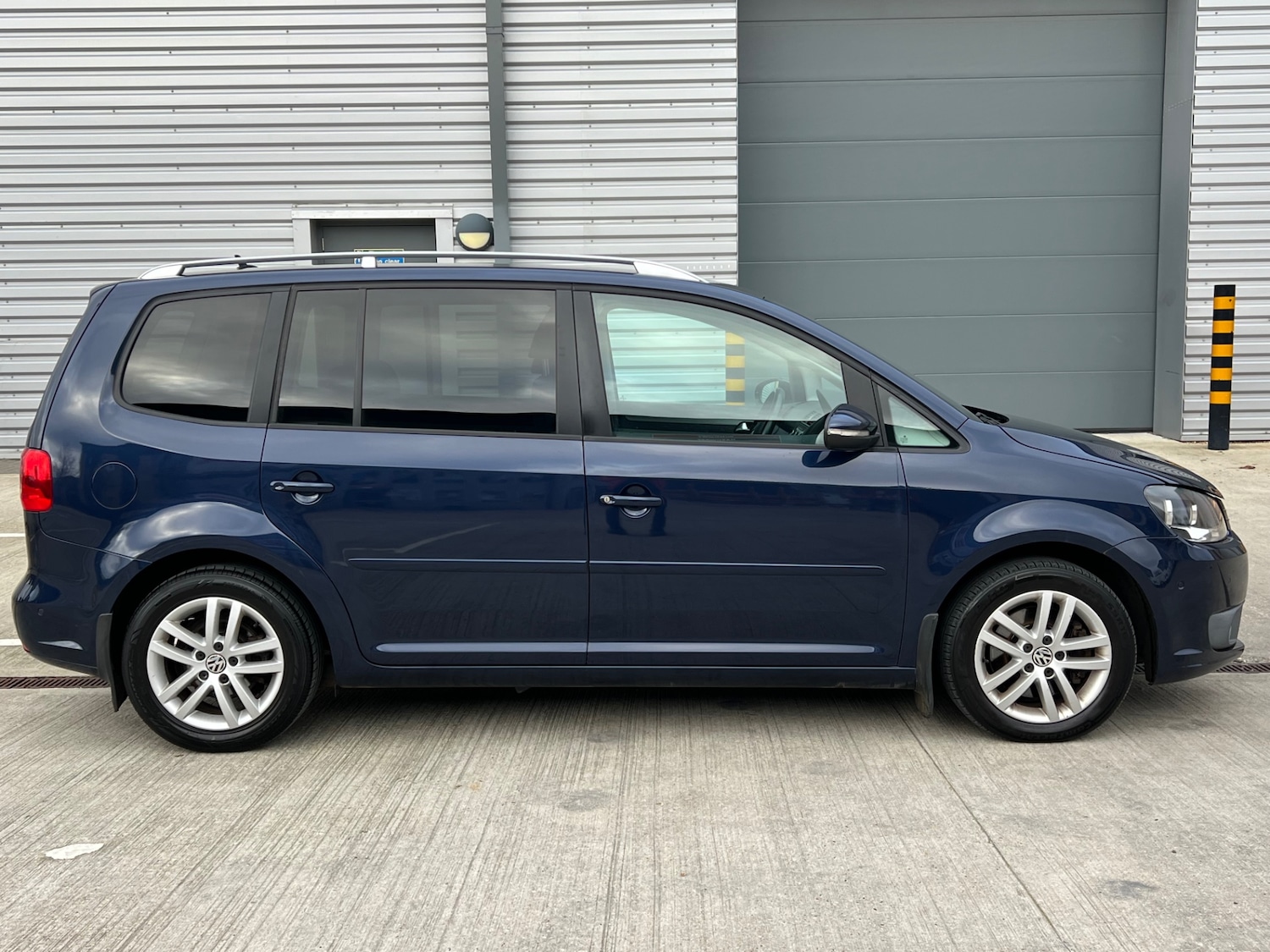 Used Volkswagen Touran 2010 for sale - 77061893: Photo 7