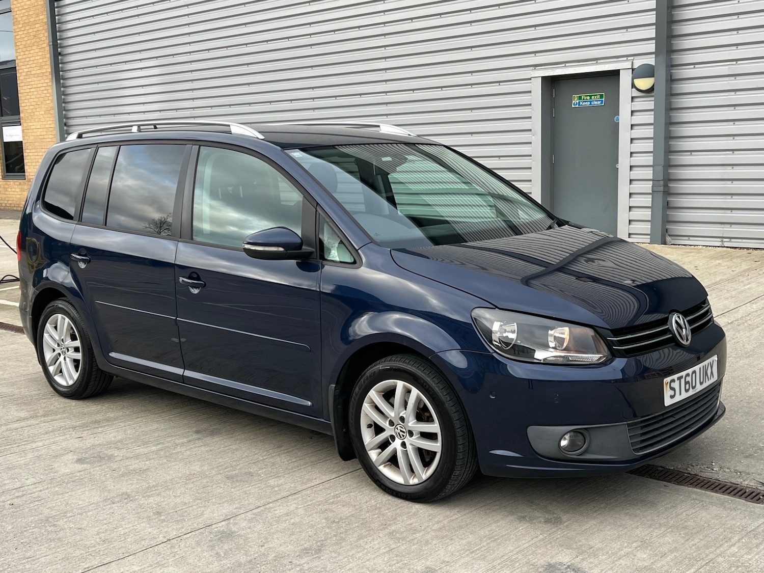 Used Volkswagen Touran 2010 for sale - 77061893: Photo 8