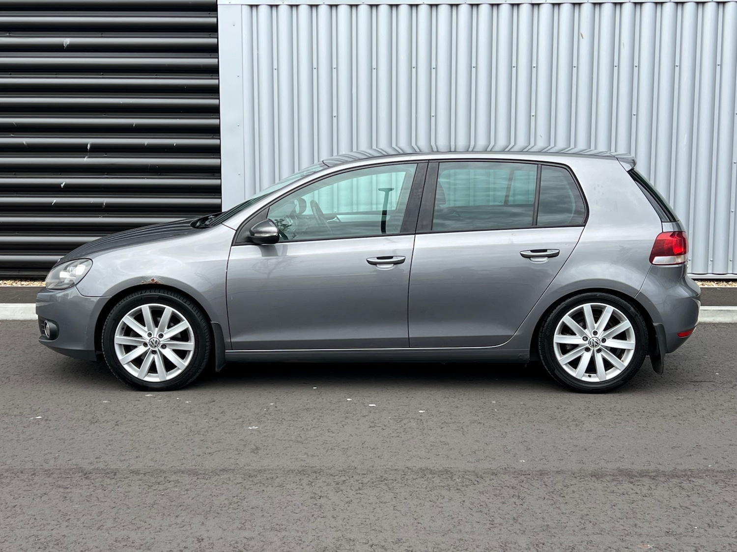 Used Volkswagen Golf 2010 for sale - 78222899: Photo 2
