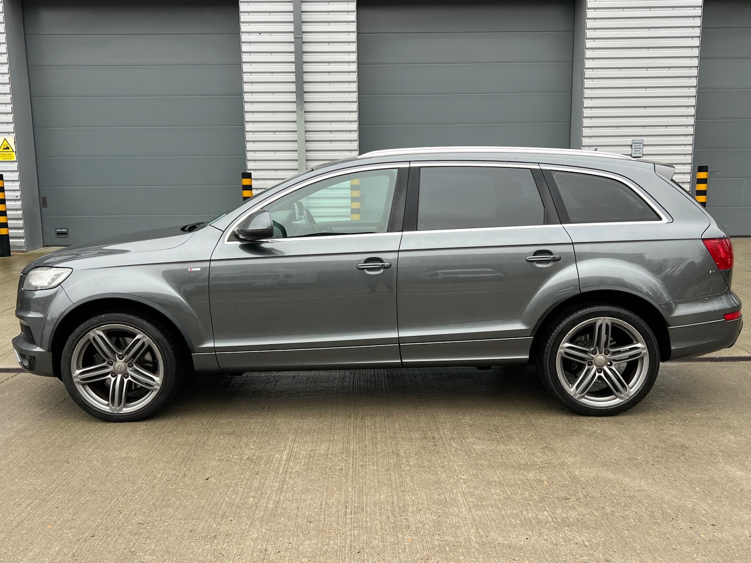 Used Audi Q7 2010 for sale - 77298295: Photo 3