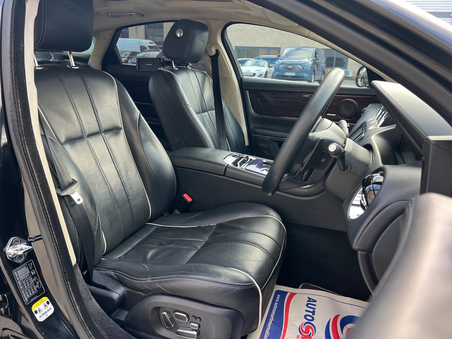 Used Jaguar XJ 2010 for sale - 77261695: Photo 11