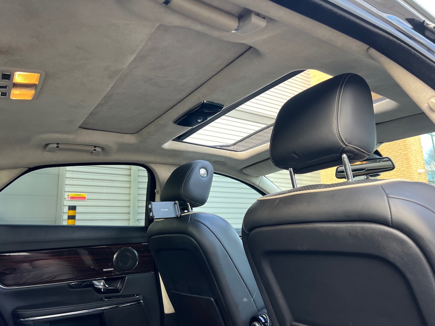 Used Jaguar XJ 2010 for sale - 77261695: Photo 16