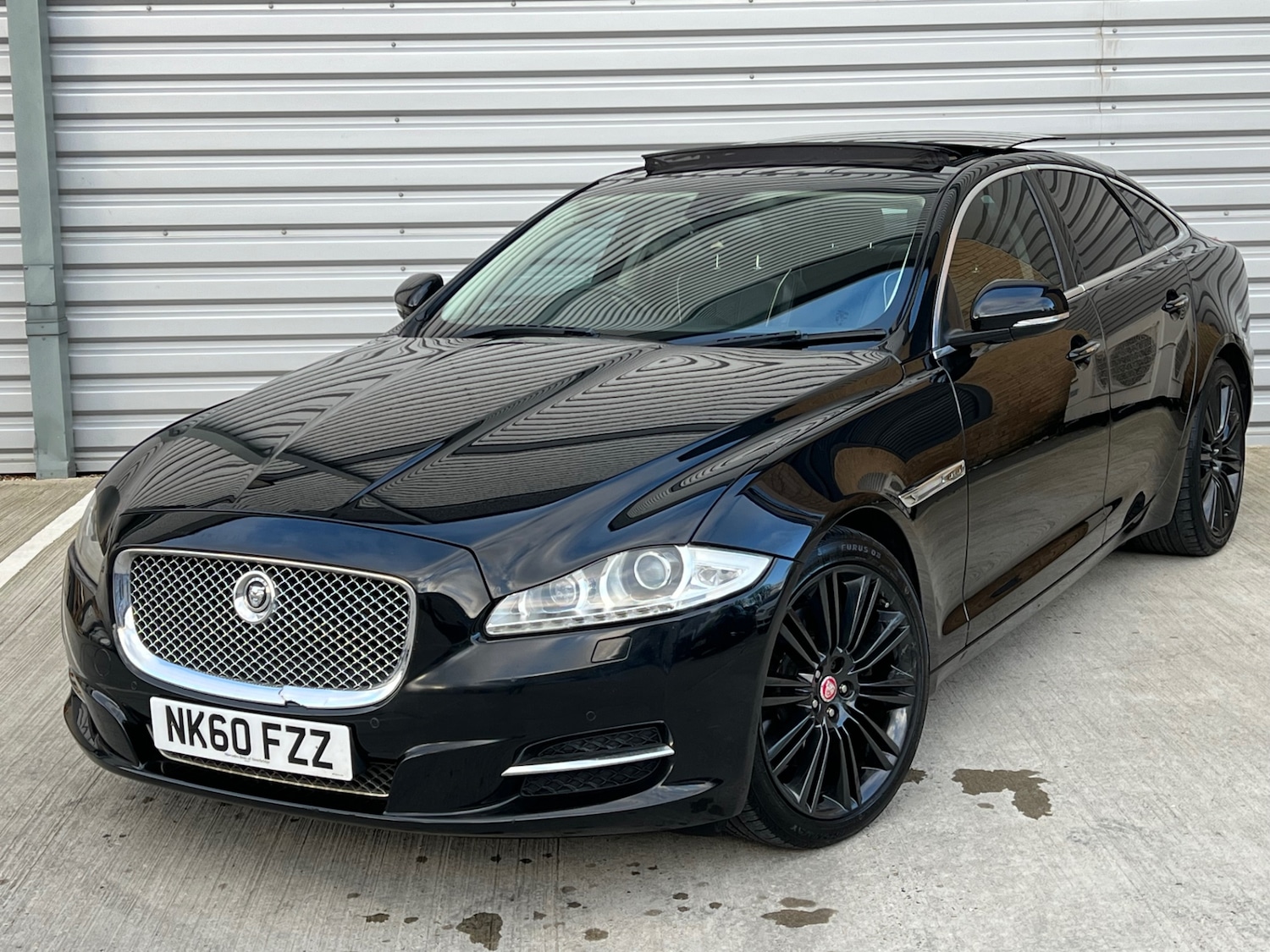 Used Jaguar XJ 2010 for sale - 77261695: Photo 17