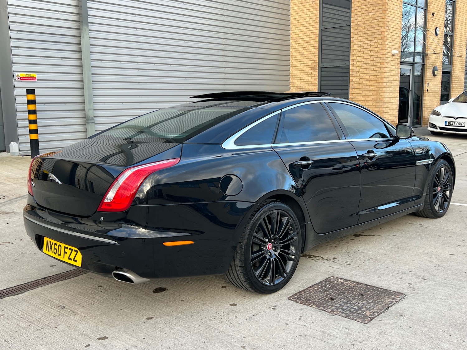 Used Jaguar XJ 2010 for sale - 77261695: Photo 6