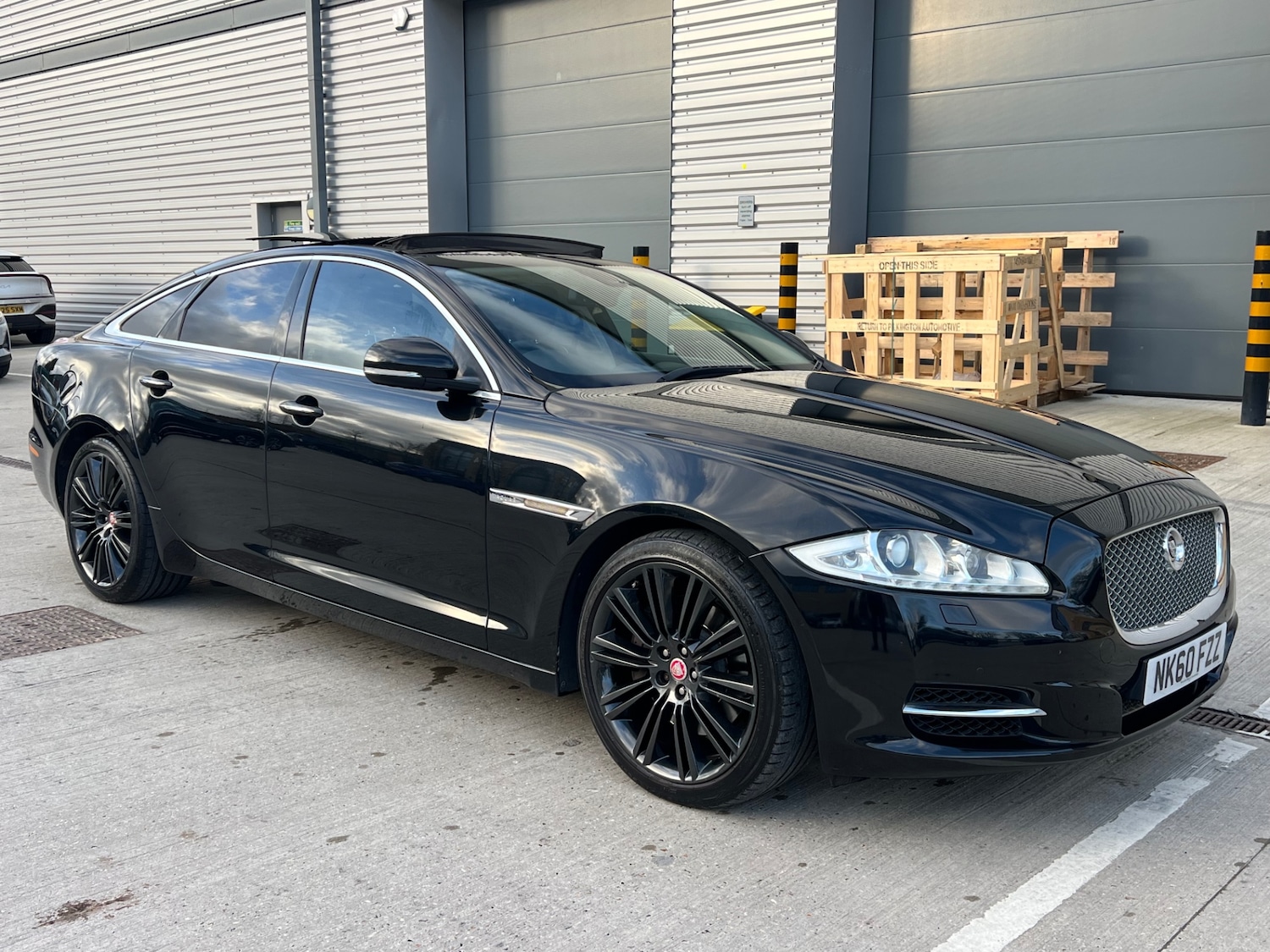 Used Jaguar XJ 2010 for sale - 77261695: Photo 8