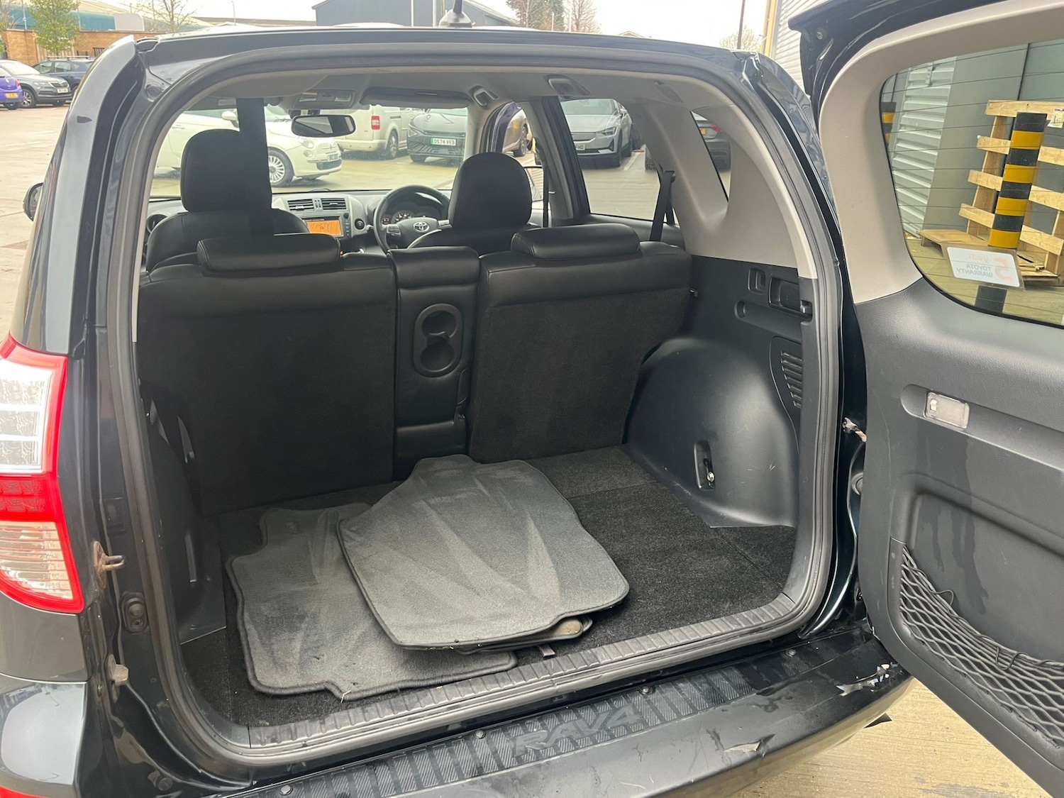 Used Toyota RAV4 2011 for sale - 76730371: Photo 15