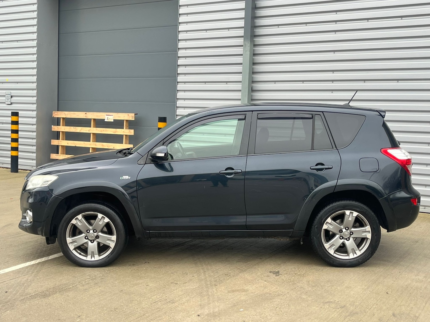 Used Toyota RAV4 2011 for sale - 76730371: Photo 2