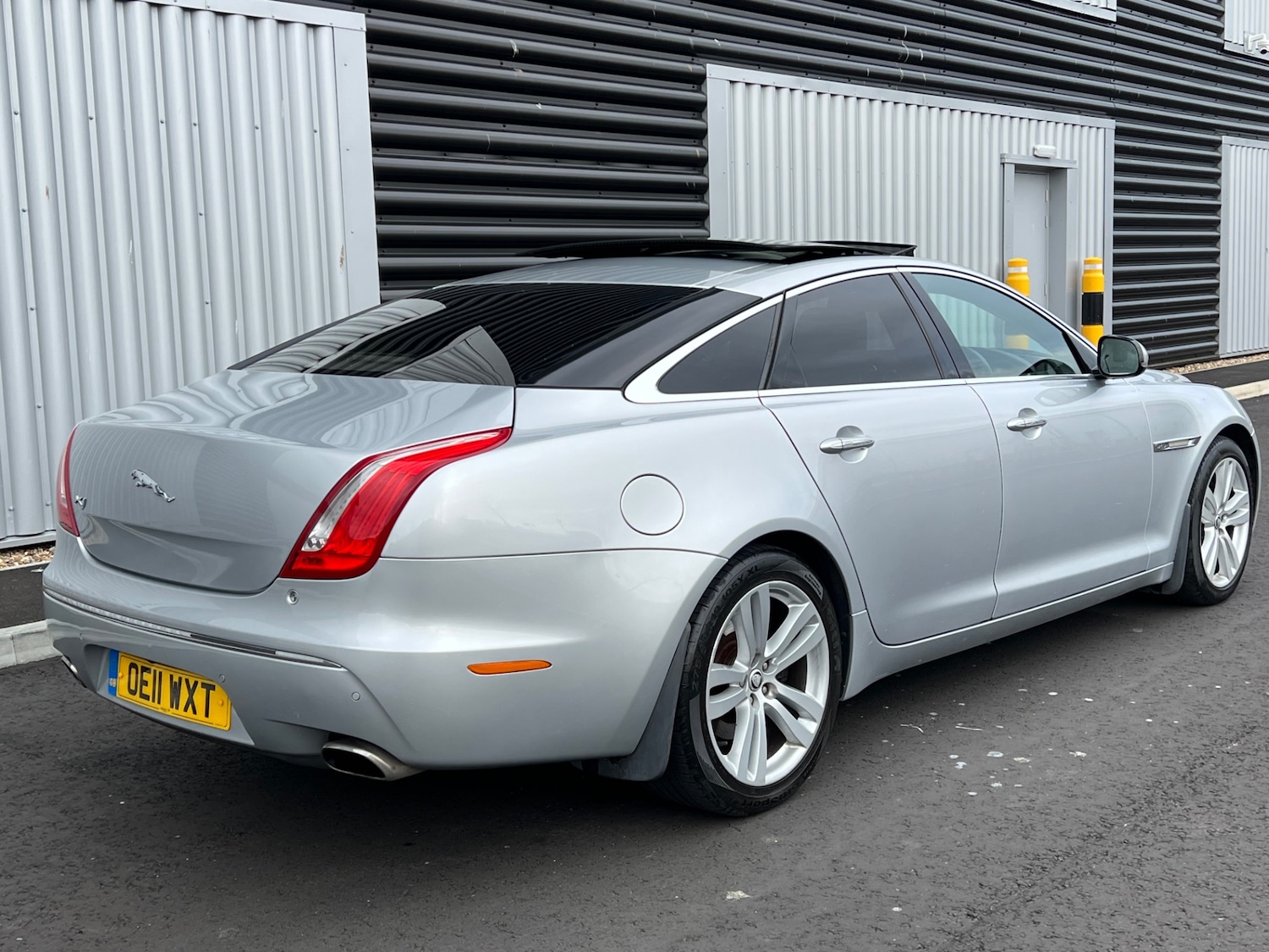 Used Jaguar XJ 2011 for sale - 77732808: Photo 6