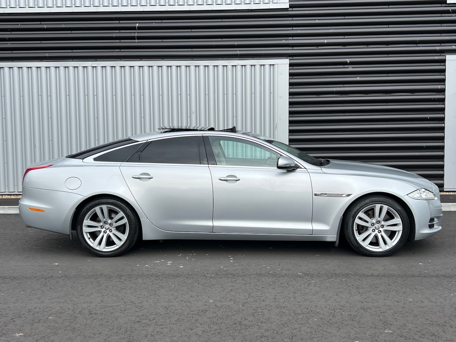 Used Jaguar XJ 2011 for sale - 77732808: Photo 7