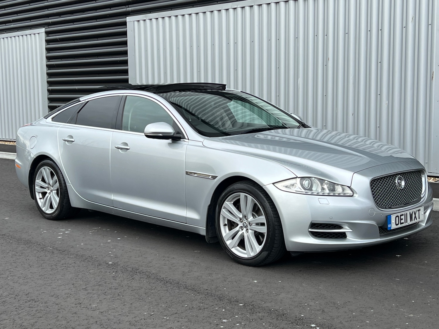 Used Jaguar XJ 2011 for sale - 77732808: Photo 8