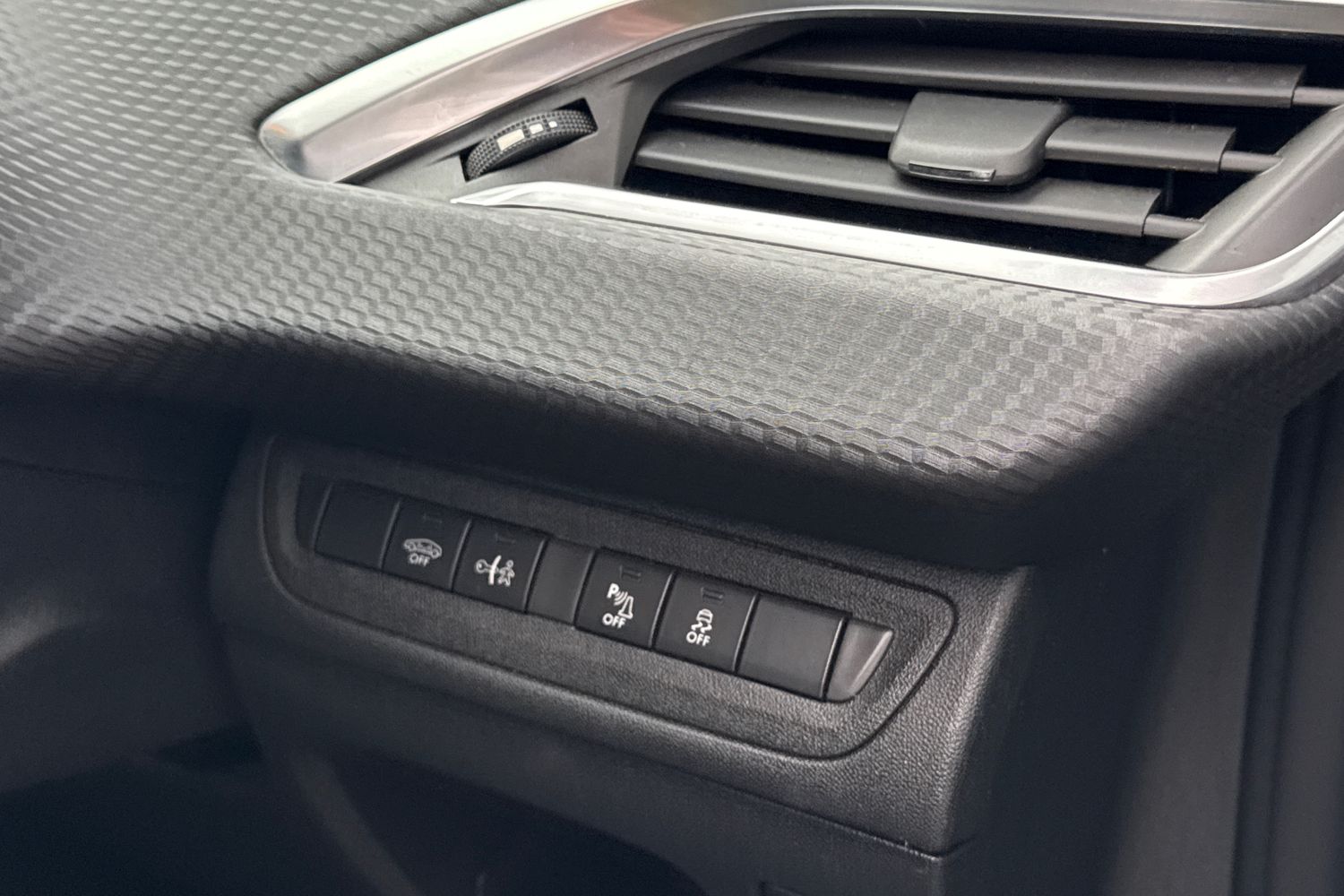 Used Peugeot 2008 2016 for sale - 77515123: Photo 39