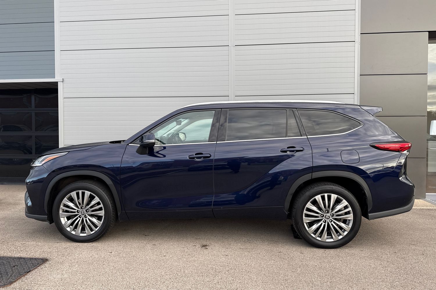 Used Toyota Highlander 2022 for sale - 76346535: Photo 37