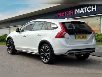 Used Volvo V60 Cross Country 2017 for sale - 75556931: Photo