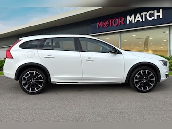 Used Volvo V60 Cross Country 2017 for sale - 75556931: Photo