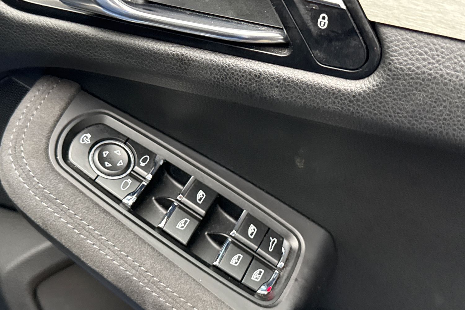 Used Porsche Macan 2017 for sale - 77733611: Photo 41