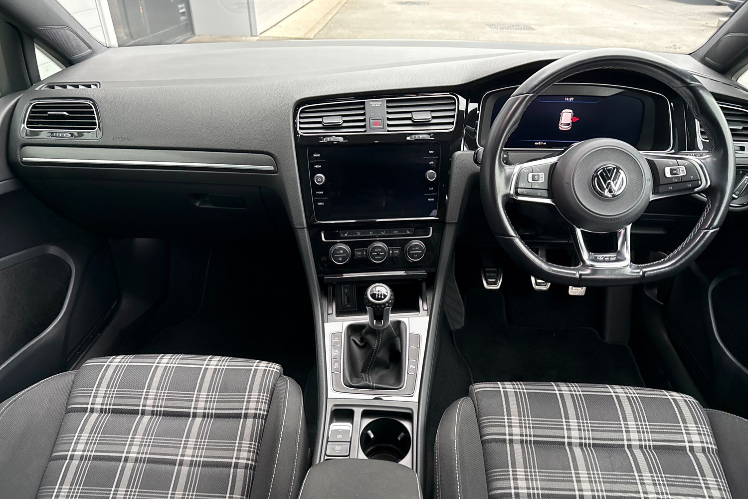 Used Volkswagen Golf 2018 for sale - 77152670: Photo 32