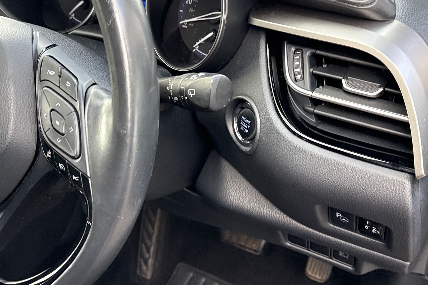 Used Toyota C-HR 2019 for sale - 78024725: Photo 42