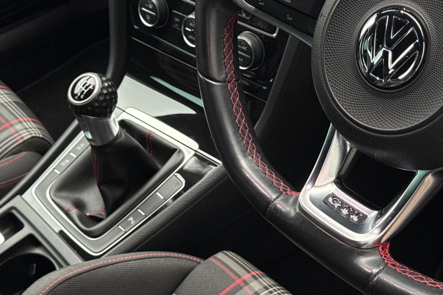 Used Volkswagen Golf 2017 for sale - 77006822: Photo 44