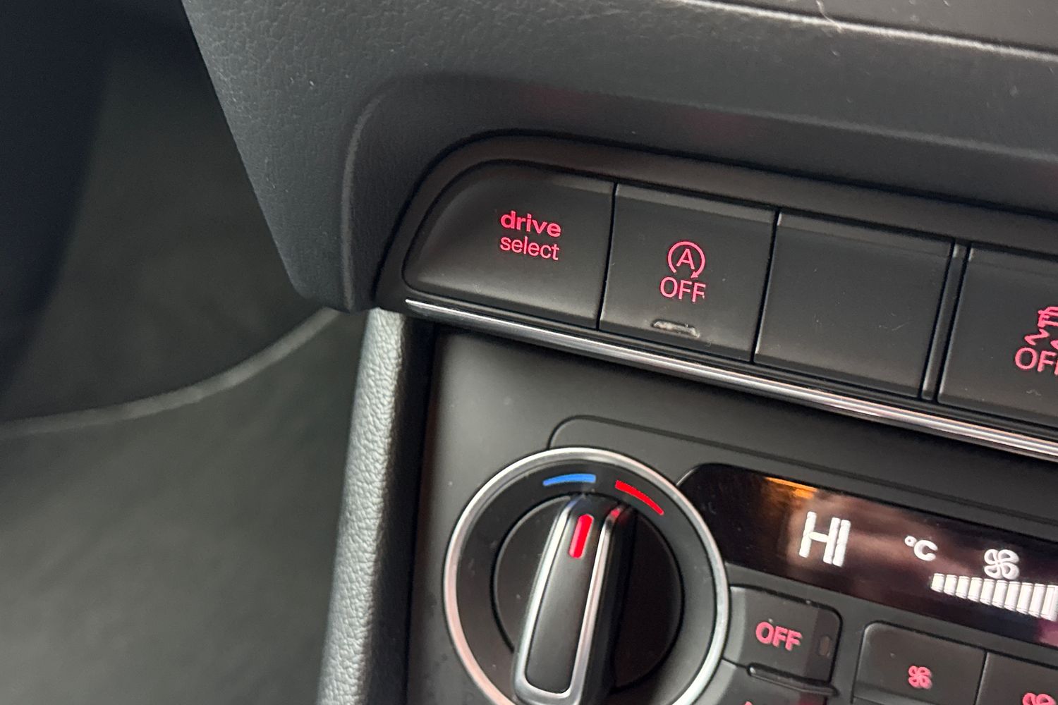 Used Audi Q3 2015 for sale - 77064653: Photo 44