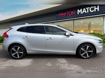 Used Volvo V40 2019 for sale - 75499306: Photo