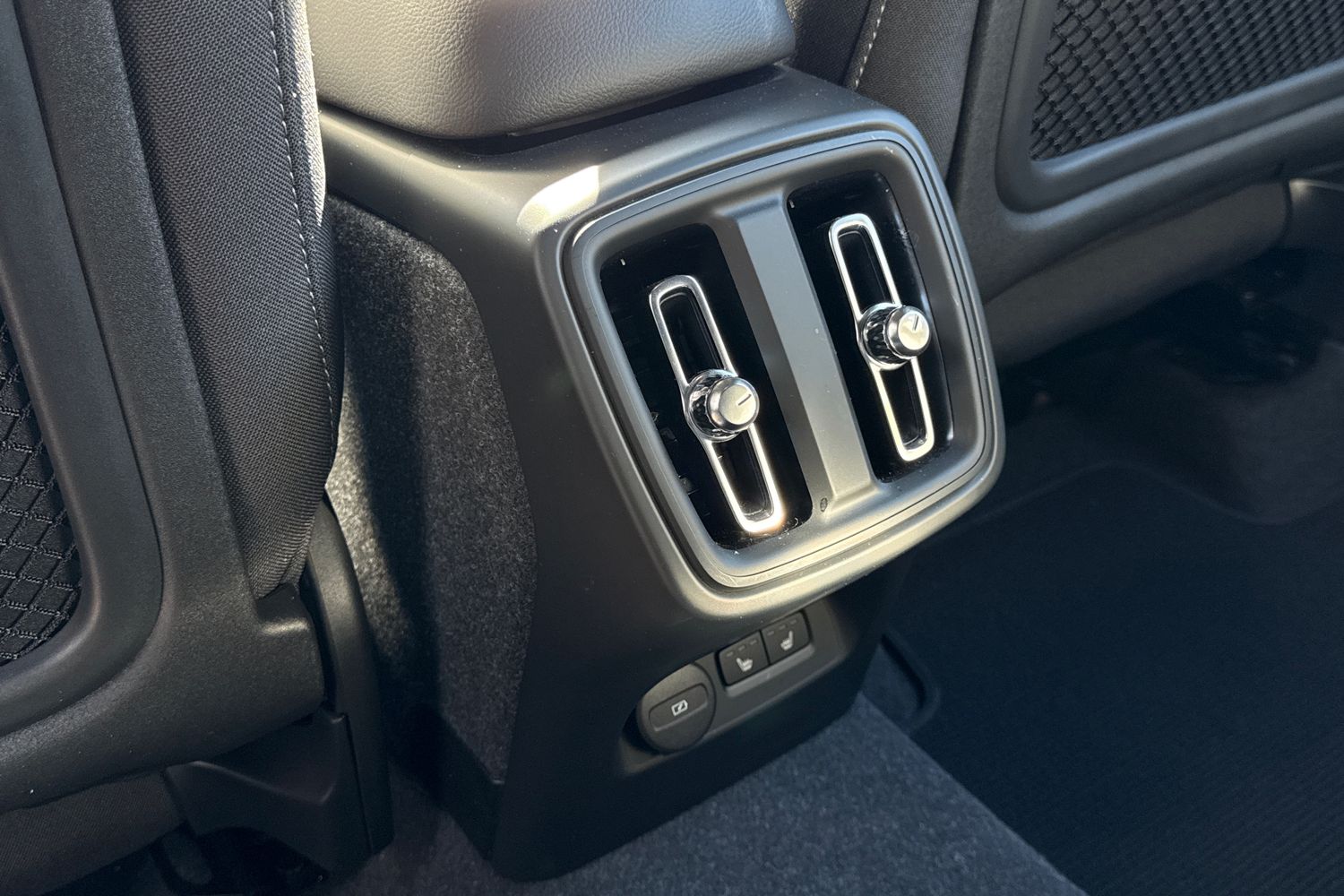 Used Volvo XC40 2023 for sale - 78155046: Photo 37