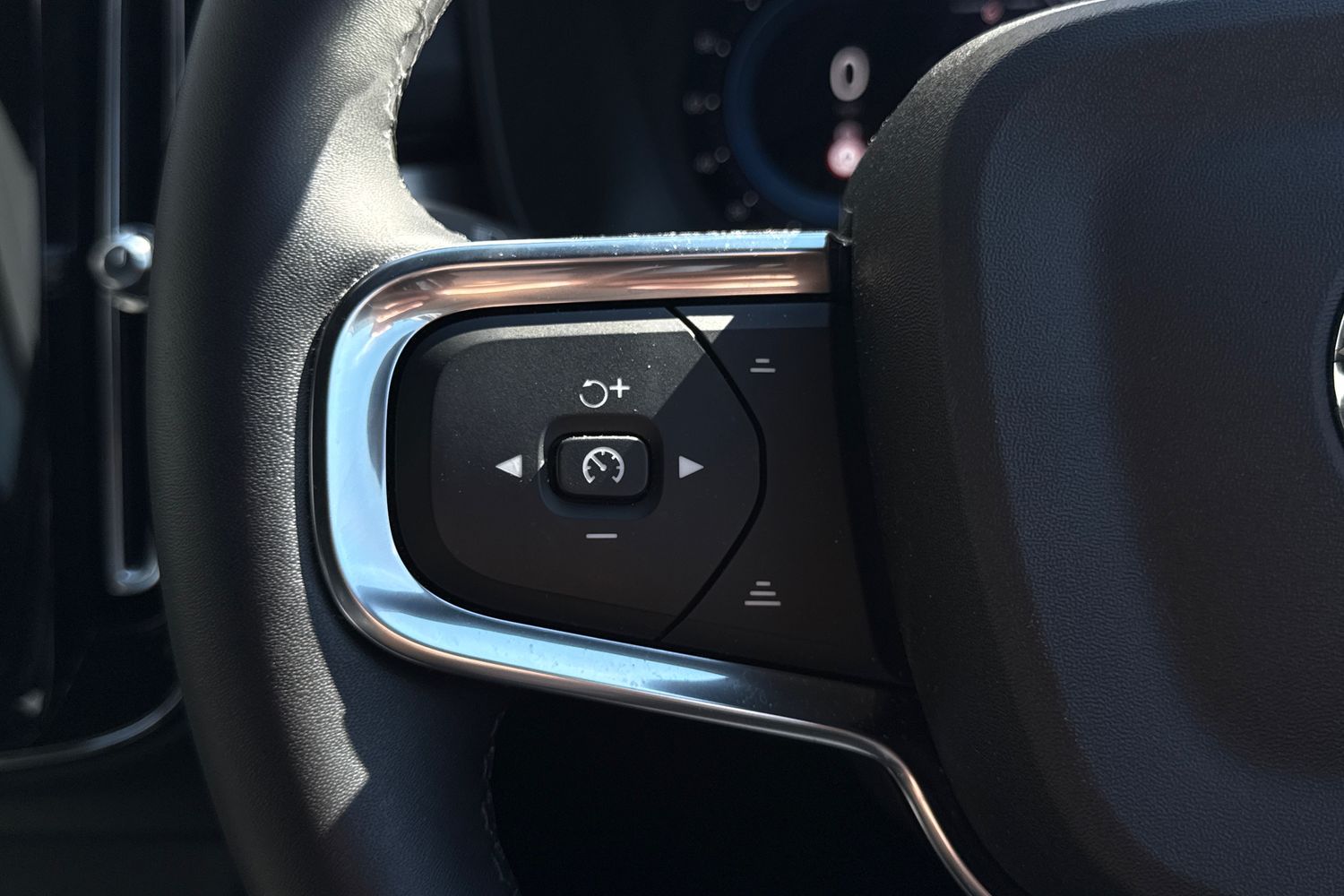 Used Volvo XC40 2023 for sale - 78155046: Photo 41