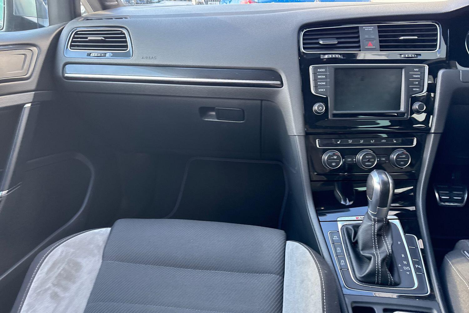 Used Volkswagen Golf 2017 for sale - 78029418: Photo 14