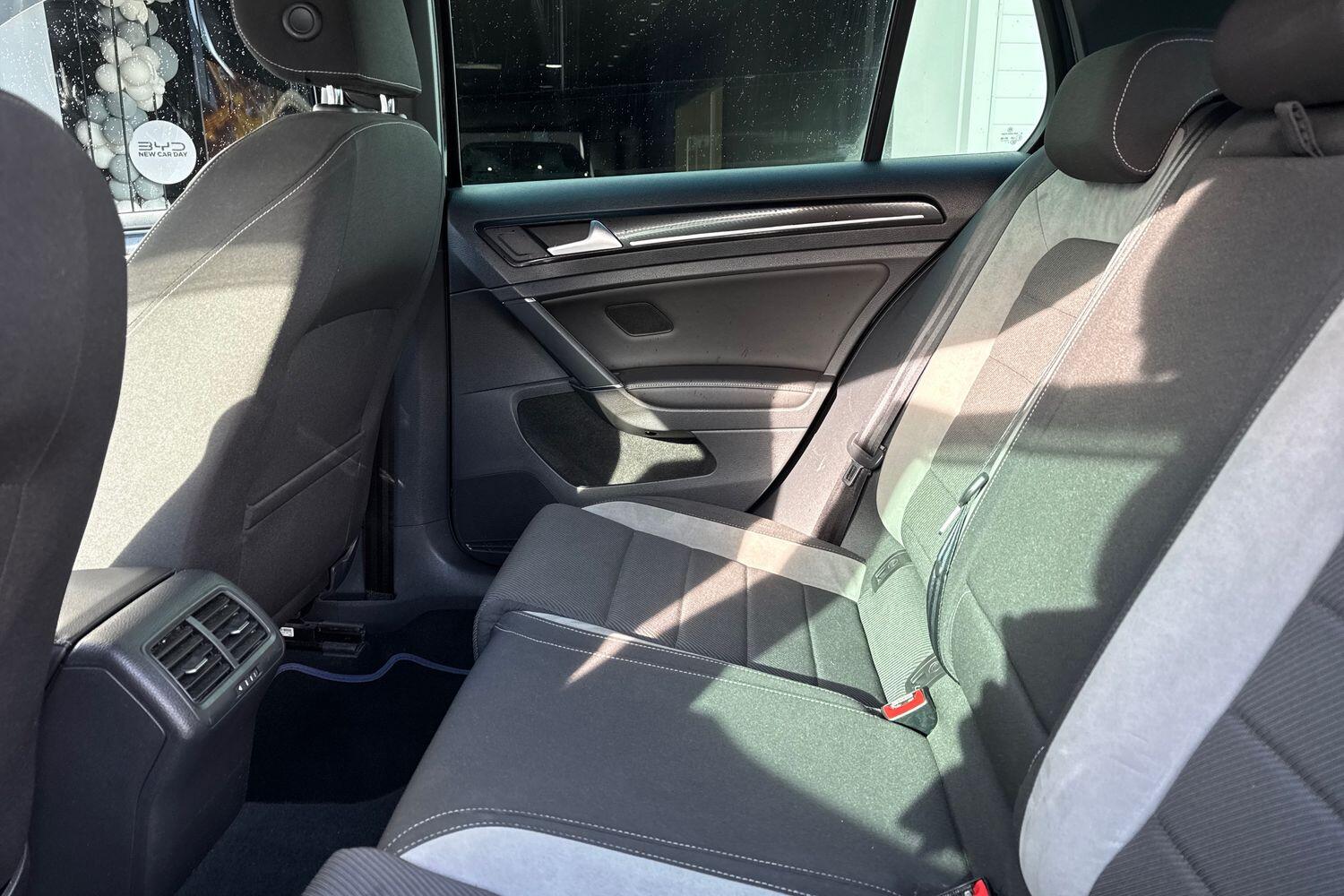 Used Volkswagen Golf 2017 for sale - 78029418: Photo 32