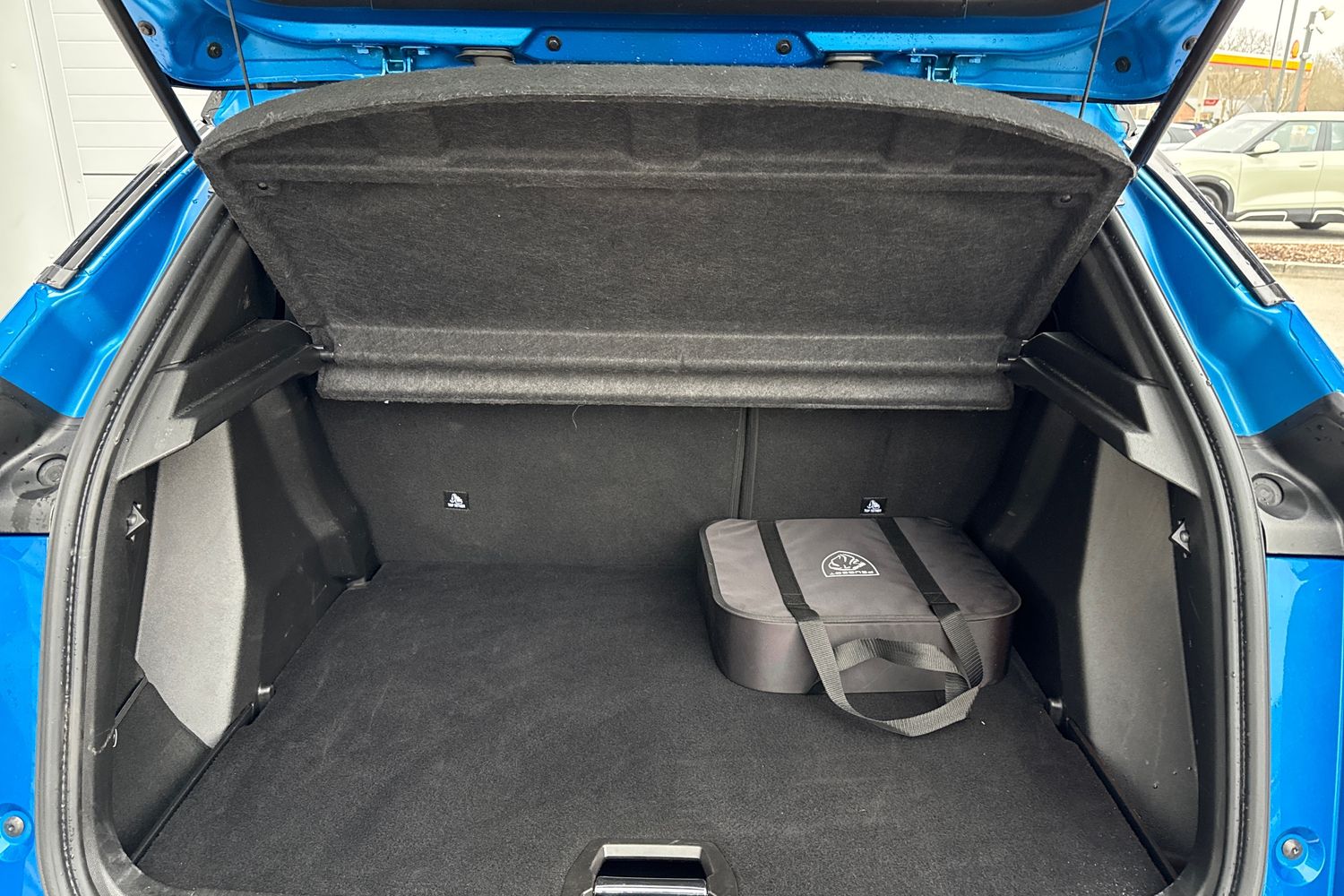 Used Peugeot E-2008 2023 for sale - 77429631: Photo 10