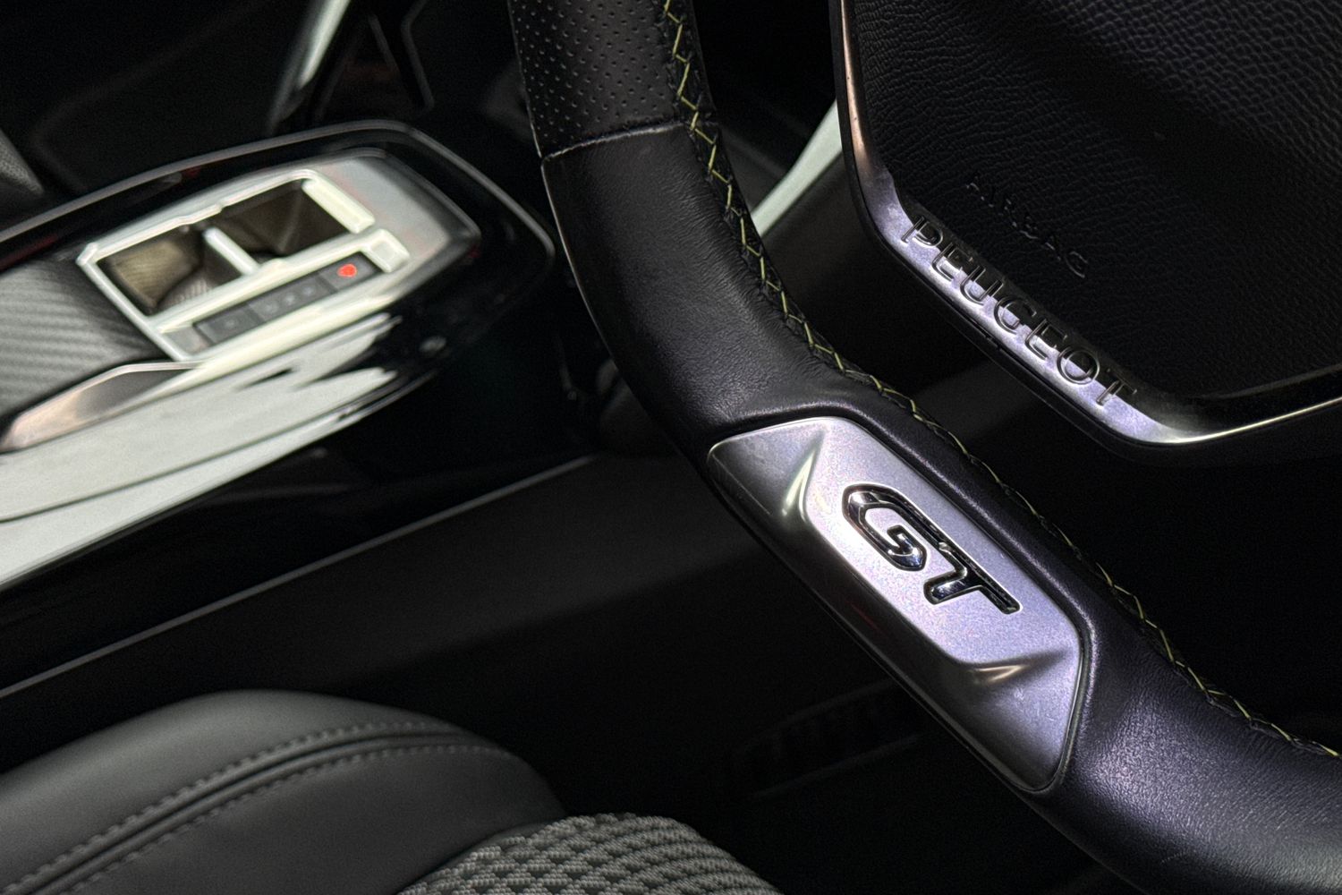 Used Peugeot E-2008 2023 for sale - 77429631: Photo 45