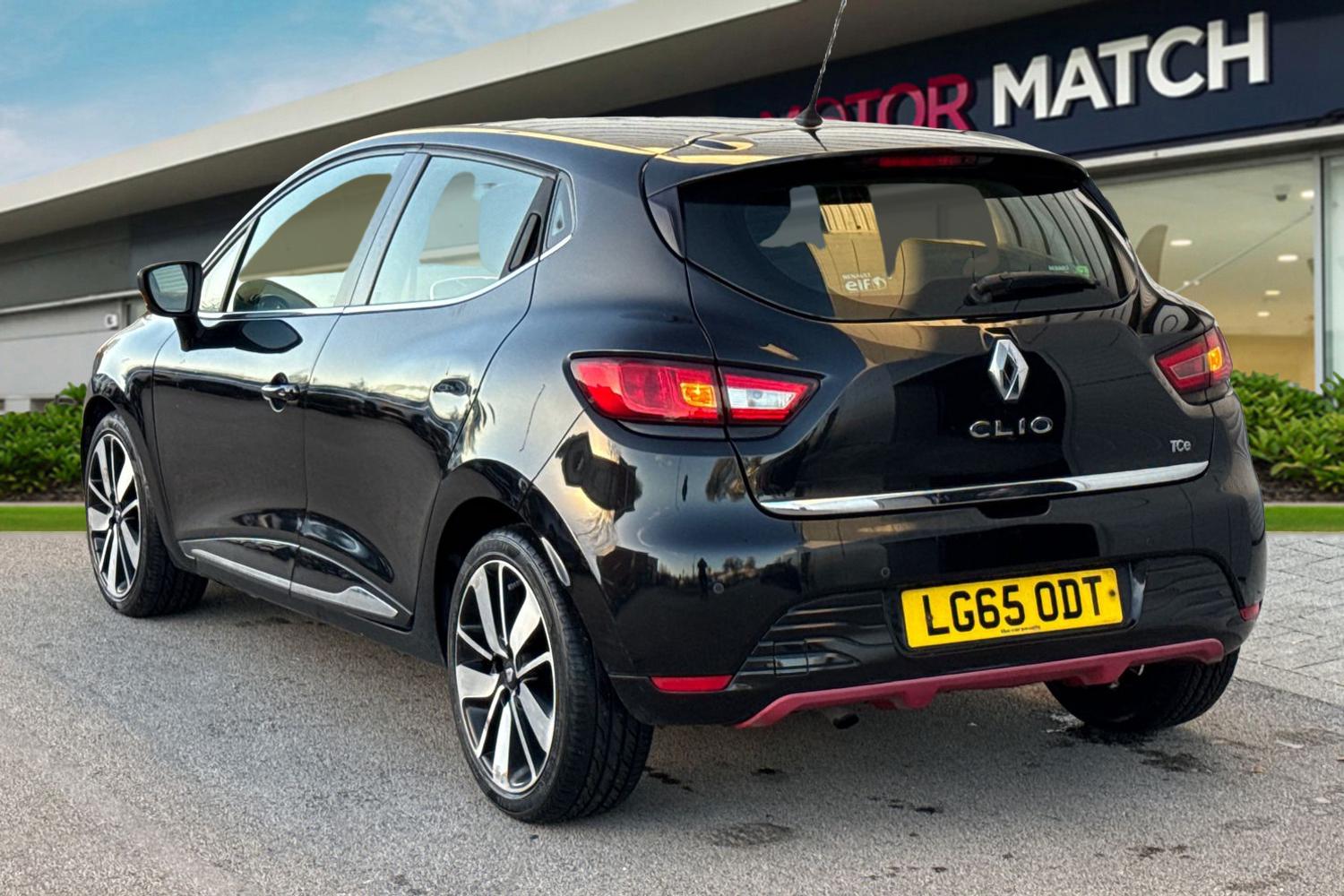 Used Renault Clio 2015 for sale - 76705571: Photo 2