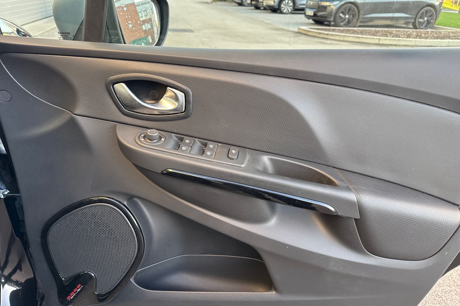 Used Renault Clio 2015 for sale - 76705571: Photo 21