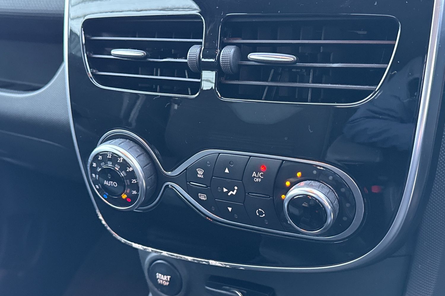 Used Renault Clio 2015 for sale - 76705571: Photo 22