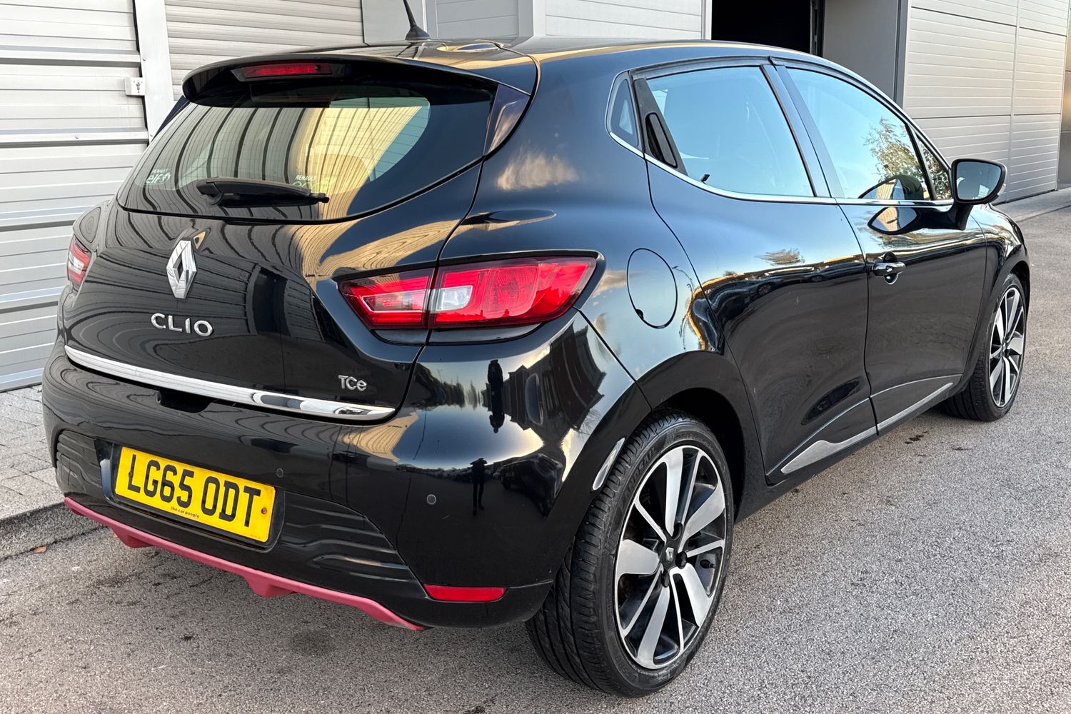 Used Renault Clio 2015 for sale - 76705571: Photo 27