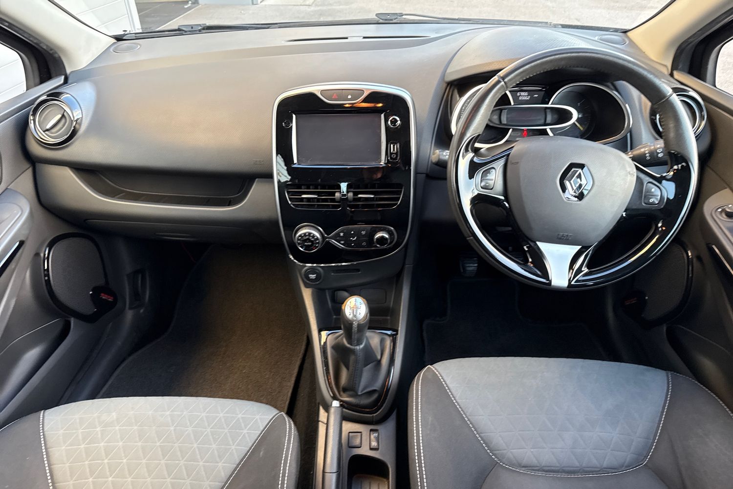 Used Renault Clio 2015 for sale - 76705571: Photo 33