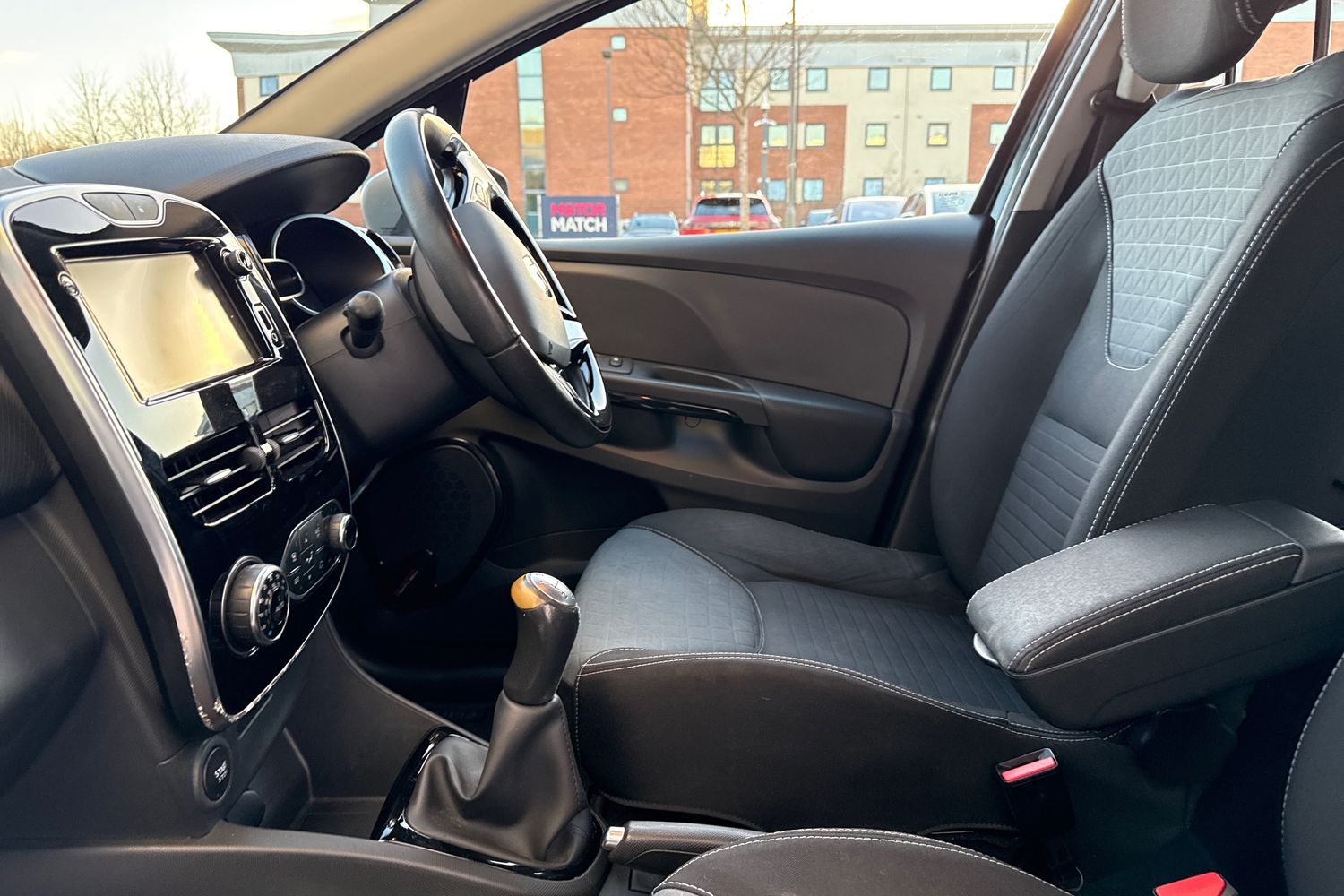 Used Renault Clio 2015 for sale - 76705571: Photo 35