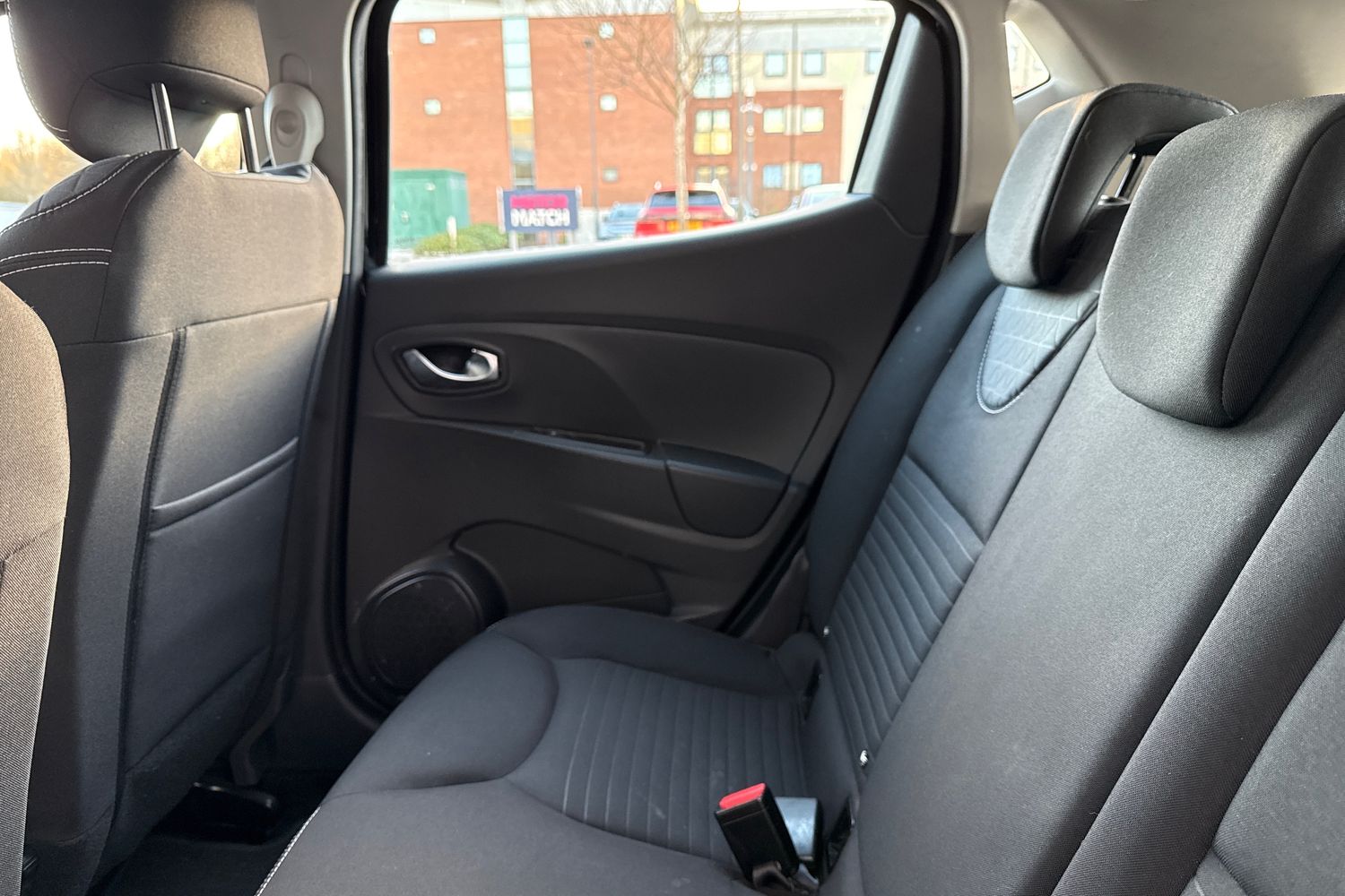 Used Renault Clio 2015 for sale - 76705571: Photo 37