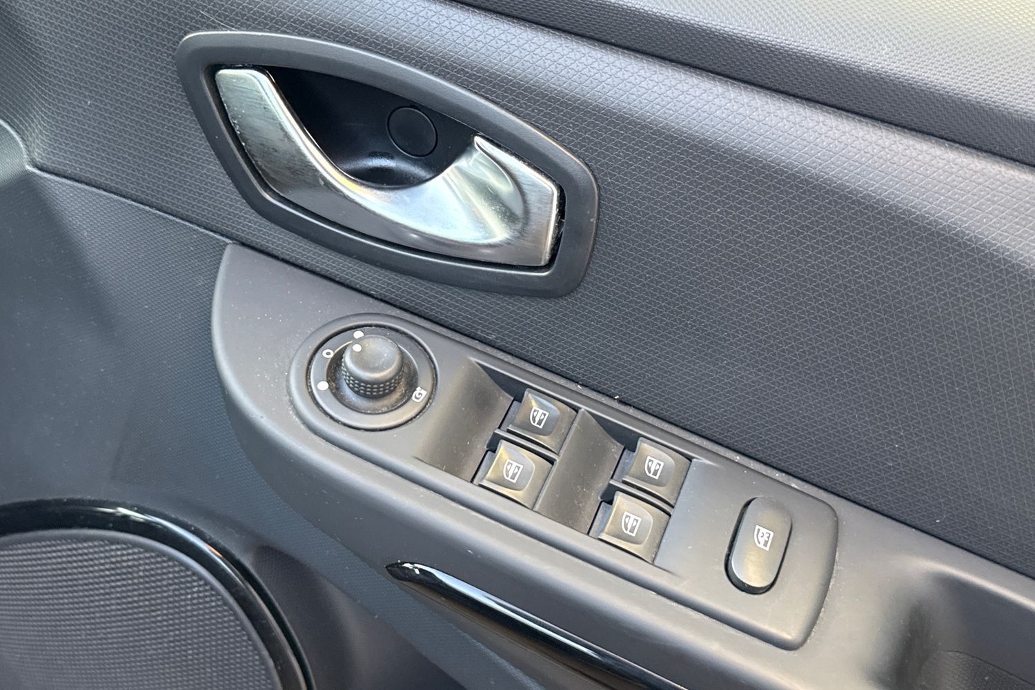 Used Renault Clio 2015 for sale - 76705571: Photo 43