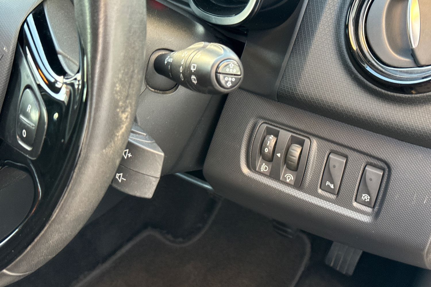 Used Renault Clio 2015 for sale - 76705571: Photo 44