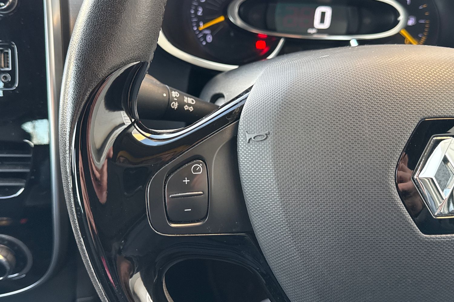 Used Renault Clio 2015 for sale - 76705571: Photo 45