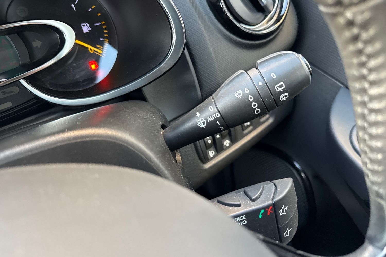 Used Renault Clio 2015 for sale - 76705571: Photo 57