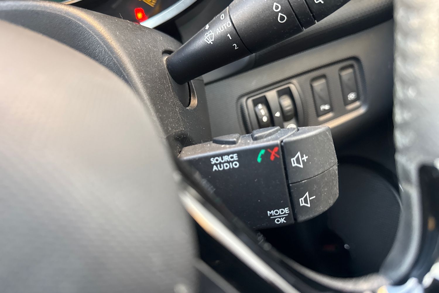 Used Renault Clio 2015 for sale - 76705571: Photo 58