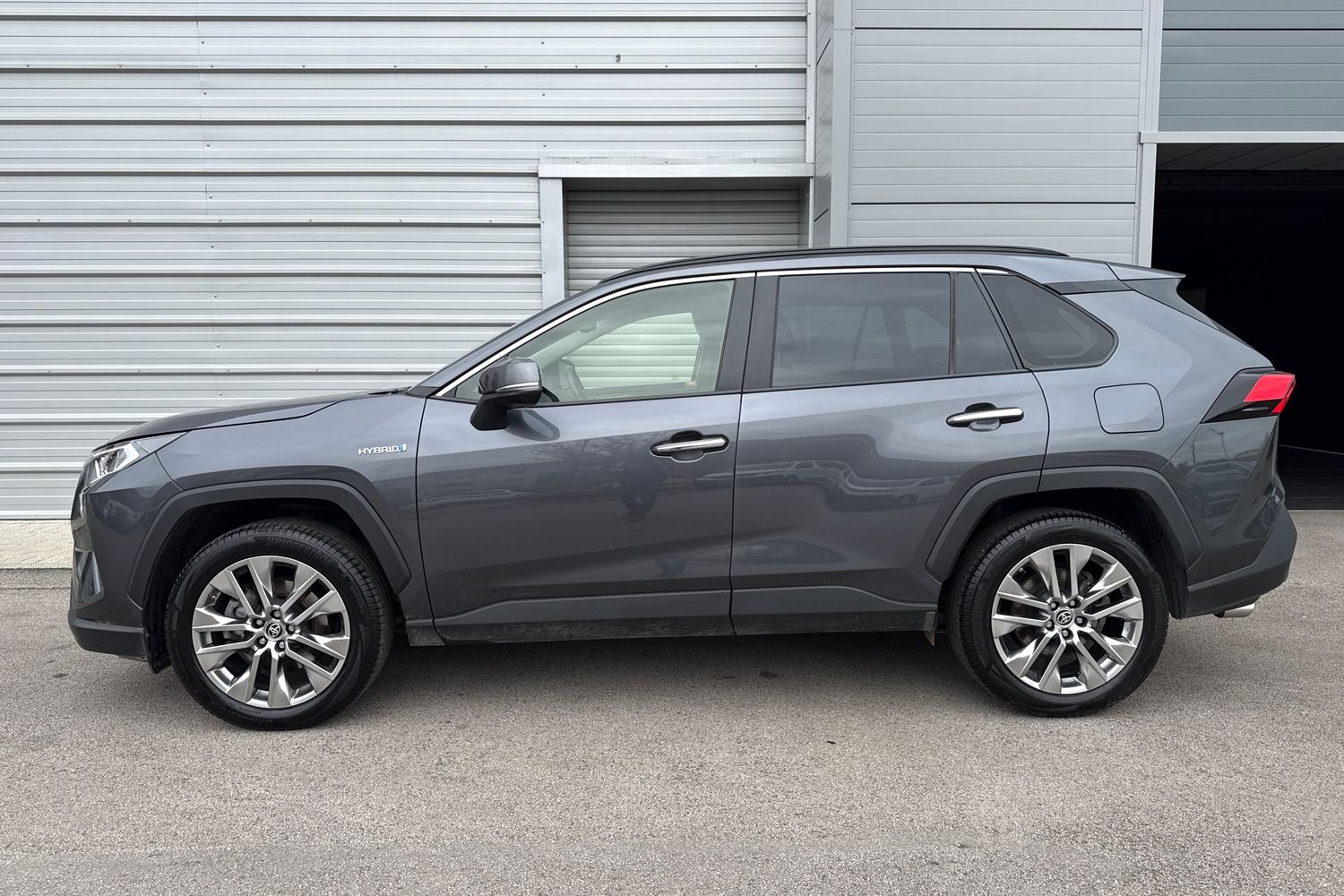 Used Toyota RAV4 2021 for sale - 76236689: Photo 42