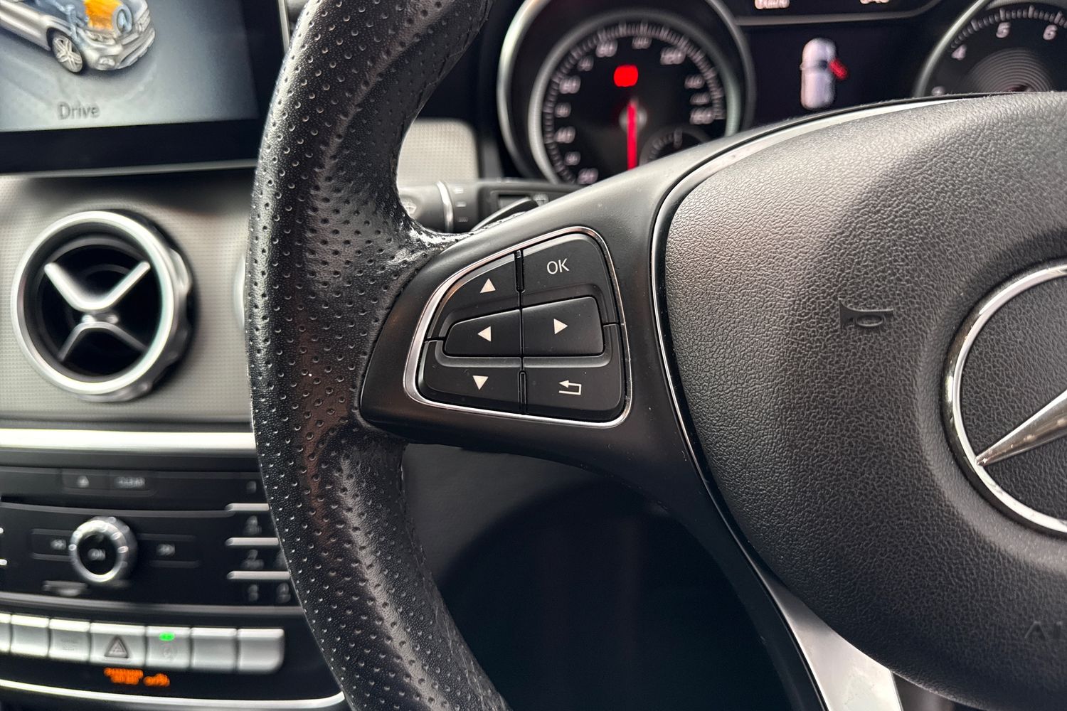 Used Mercedes-Benz GLA 2019 for sale - 77996581: Photo 58