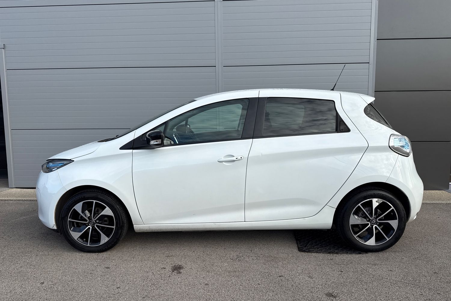 Used Renault Zoe 2018 for sale - 76346592: Photo 30