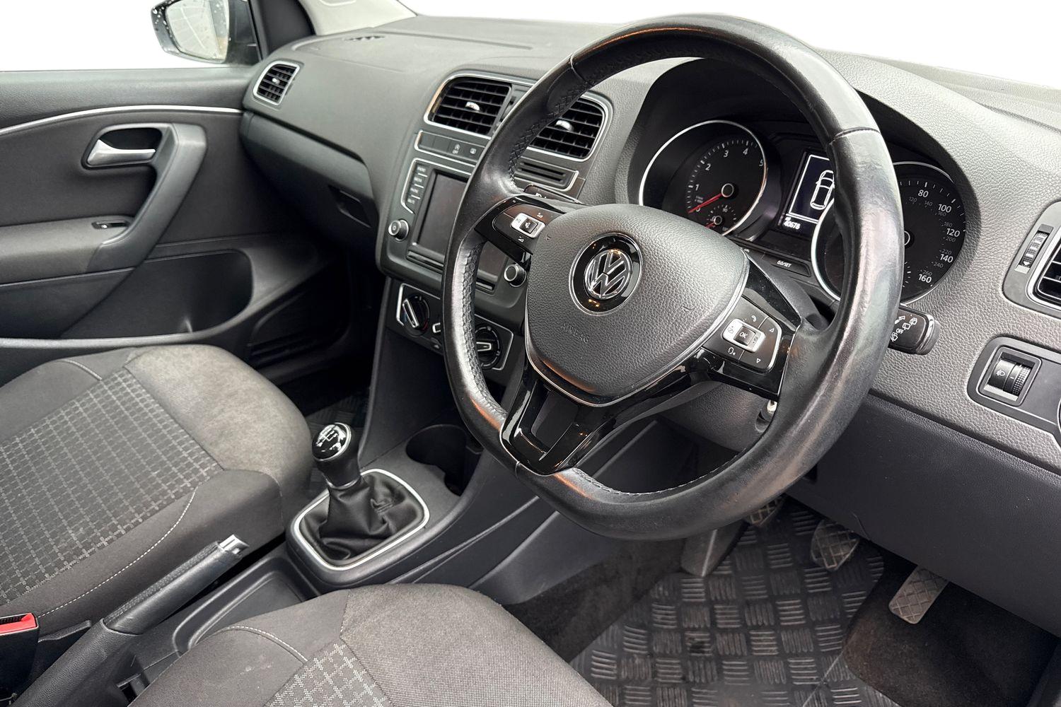 Used Volkswagen Polo 2015 for sale - 76746309: Photo 14