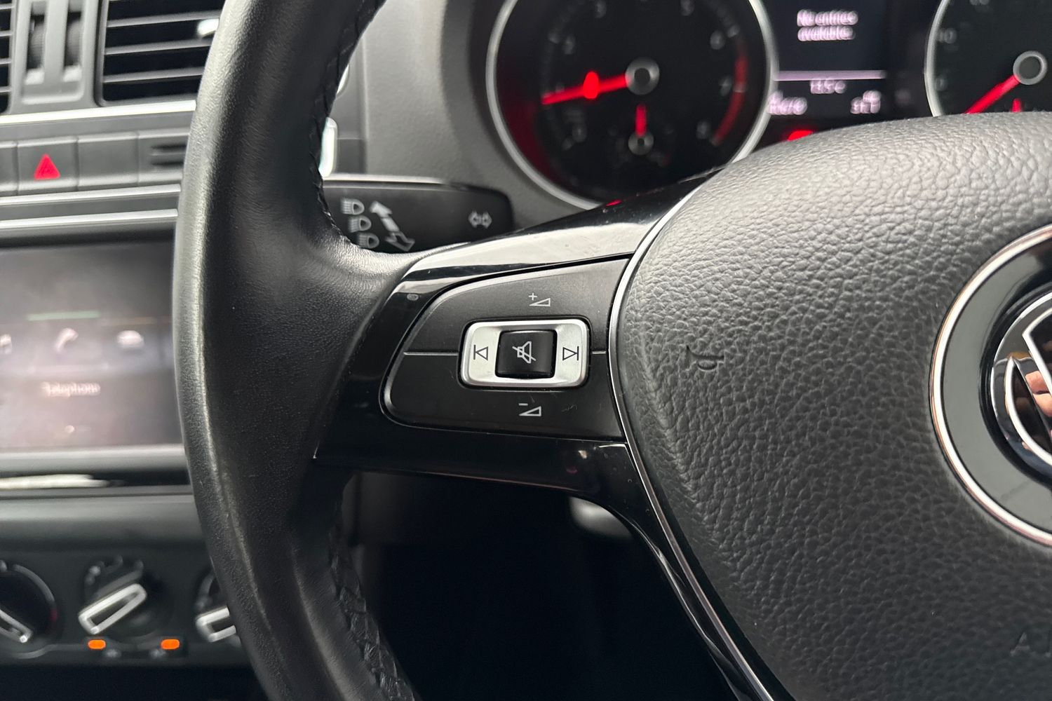 Used Volkswagen Polo 2015 for sale - 76746309: Photo 42