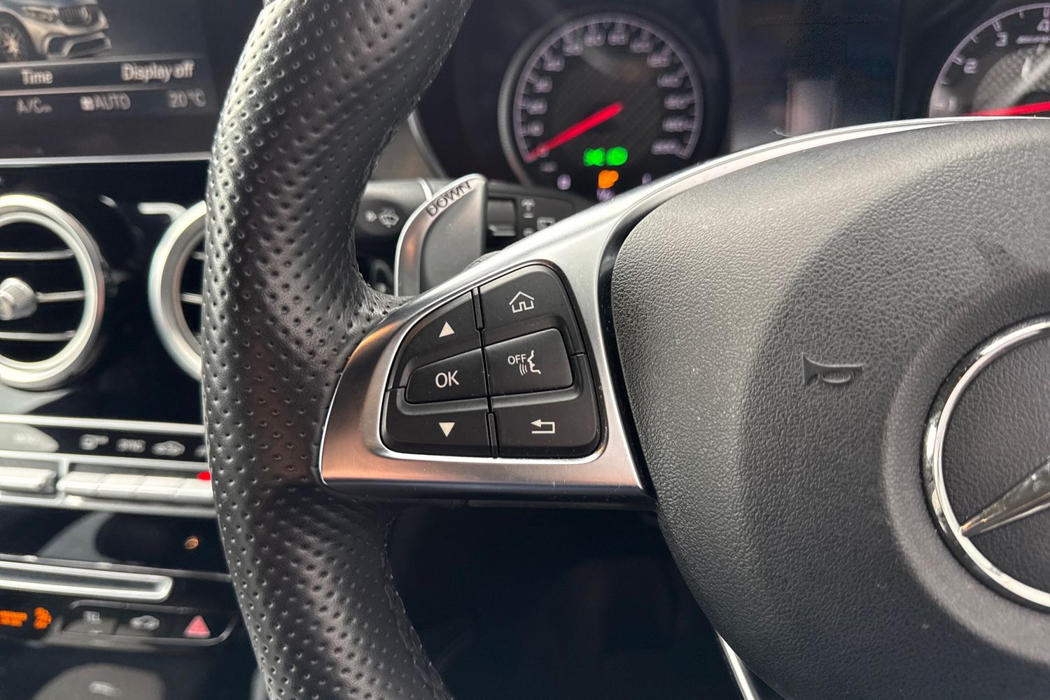 Used Mercedes-Benz GLC 2019 for sale - 76739521: Photo 54